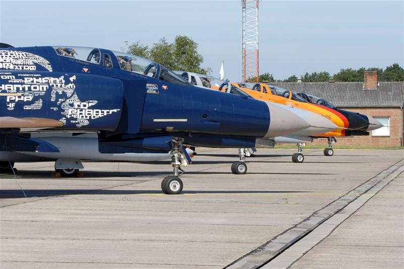 Phantom line up .jpg